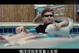 儿童游泳池里出现了鲨鱼，小姑娘被追着跑，这到底是谁养的呀视频封面