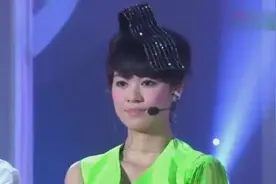 郁可唯现场演唱《万物生》，获高晓松犀利点评：你比萨顶顶差远了