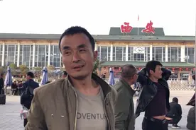 陕西扶风大哥去安徽打工：今天接到儿子电话很高兴，听听啥喜事视频封面