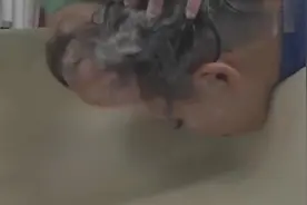 头发都这样短了，还要剃光后面，这也太凉爽了视频封面