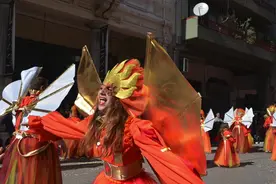 2019希腊帕特雷狂欢节周日大游行现场纪实视频封面