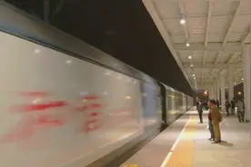 全程3天3夜昆明开往哈尔滨西 K726次列车中途进宜春站停靠视频封面