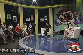男子喜欢白皮肤的美女，一开始选安妮海瑟薇，是因干干净净很舒服