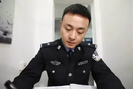 莫富贵的高墙日记之入监谈话 @抖音小助手 @中国长安网  #短发  #加班加班加班  #制服 视频封面