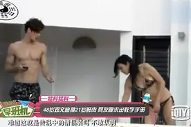 48岁邓文迪撩新晋21岁小鲜肉，网友跪求出教学手册，干了这碗狗粮视频封面