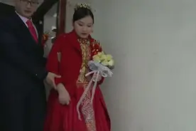 广东一大老板结婚啦，新郎扶着新娘下楼梯好贴心啊，祝幸福视频封面