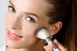 粉底——测上粉底工具硅胶粉扑跟普通海绵对比