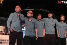 pdd正面回答被扔水瓶事件，透视今ppd和小智互怼！电竞水深视频封面
