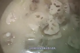 排骨莲藕汤怎么做汤才不会变黑了，技巧都在这里。视频封面