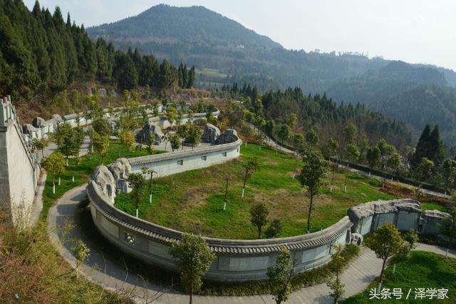 至于他的墓地,各种记载不同,全国也有不少地方都有所谓的李淳风墓