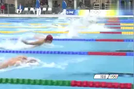 男子200米蝶泳决赛中，菲尔普斯夺取金牌，并打破世界纪录视频封面