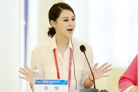 都只知道她为佟大为生了三个孩子，却不知她背景这样强大视频封面