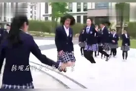 大张伟、薛之谦、鹿晗，深情演唱《重返十七岁》，太养耳朵了！视频封面