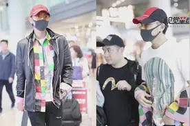 难怪你胖！黄子韬骚气穿搭现身痞帅十足  机场被拍狂吃大餐视频封面