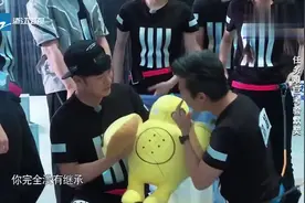 邓超与陈赫竟然有了“孩子”？还隔代遗传了“奶奶”李晨的眉毛视频封面