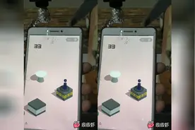手工耿自制跳一跳刷分神器，网友：机器挺好，就是有点费手机屏幕