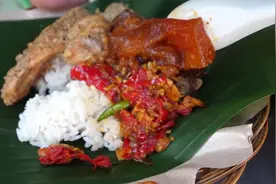 印度街头手抓饭，香蕉叶当一次性碗！点赞环保意识！视频封面