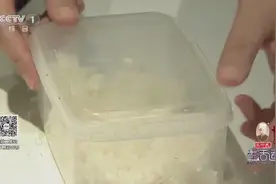 剩米饭在冰箱放几天会变质？记者现场实验，结果令人大呼意外视频封面