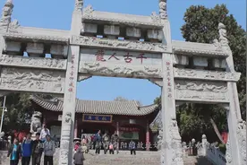 天下第一岗：卧龙岗武侯祠，一起看看诸葛亮躬耕南阳的故址视频封面