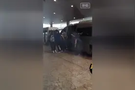 终于见到张艺兴本人还特地和我们打招呼，接下来的这幕有点搞笑视频封面