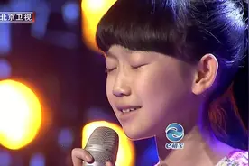 小女孩一曲《时间都去哪了》唱出对父母的爱，希望时间慢慢走视频封面