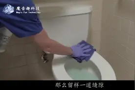 为什么公共厕所门下边会留一道缝隙？这个到底是为了什么？视频封面