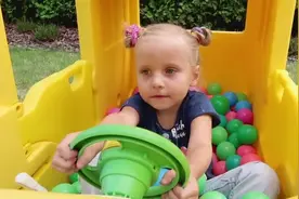 艾丽莎扮演公共汽车司机视频封面