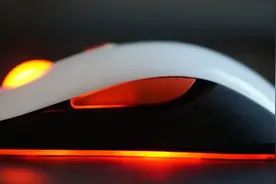 赛睿（SteelSeries）KANA v2 光学游戏鼠标， 踏雪而来的新年礼物图片