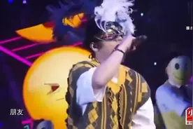 他曾红遍大江南北，这首改编版的《十年》真的和炫酷