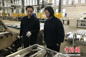 70后巾帼“焊将”：焊接又苦又脏 但别人能干我也能干图片