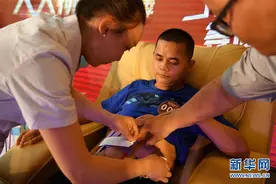 男人体验分娩阵痛图片