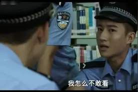 经不住同学的一再使坏，男警校生去亲漂亮女生，结果被摔惨了！视频封面