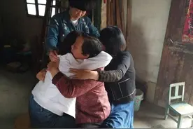 女儿抱出去50年 半世纪后她回来认亲了！图片