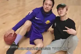 邓超鹿晗相约，深夜打球晒合照，眼尖的网友却一眼发现了关晓彤！视频封面