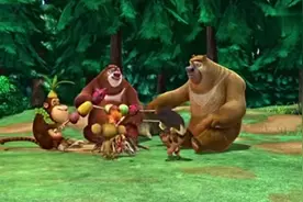 熊出没：连猪都有面条吃，可怜的强哥只能啃干馒头！太生气了