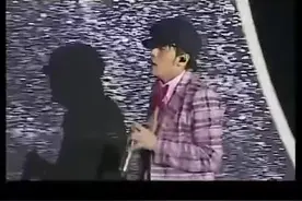 #周杰伦 #潘玮柏 同台演唱《听妈妈的话》完整版！#周润发 和#张学友 也惊喜出现在大屏幕上！这场演唱会值了！@抖音小助手 视频封面