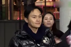 张智霖在韩国街头唱《真的爱你》，路人都停下来了，音乐没有国界视频封面