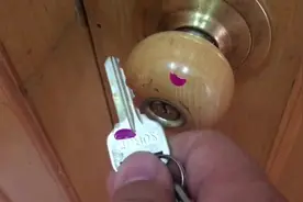 指甲油还可以这样用，以后开门再也不费劲了