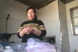 乡村金姐在家里做的豆角烀饼排骨，看着真的很有食欲，上集视频封面