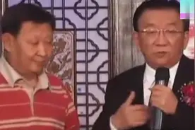 杨志刚与侯耀华竟同台讽刺直言有些人都是在说瞎话？台下掌声一片视频封面