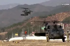 韩国陆军“黑鹰”直升机江原道森林火灾疏散行动视频封面