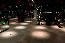 别再挨饿了！健身1个月，来看看我的体型变化吧！视频封面