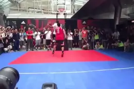 巅峰罗斯和球迷单挑，全场高呼D-Rose视频封面