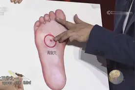 你知道涌泉穴在哪个位置吗？记住这两点，就能轻松找到涌泉穴