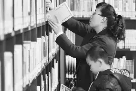 踩气球代替放鞭炮 石家庄春节处处显文明图片