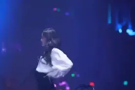 火箭少女吴宣仪大跳椅子舞，热辣火爆，现场尖叫声不断！视频封面