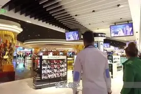 外国免税店的中华烟，价格便宜还是正品，为何中国游客不愿购买？视频封面