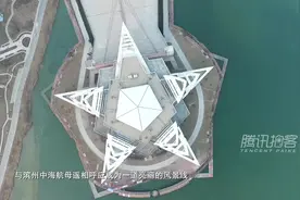 山东“五角大楼”面积超十万平与海航母遥相呼应成为一道风景线