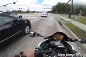 骑士路怒锤爆你的后视镜，结局高能，网友大喊：活该！！视频封面