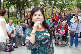 湖南妹子香港街头卖唱，一首江南民间小调《叹十声》数百人围观！视频封面